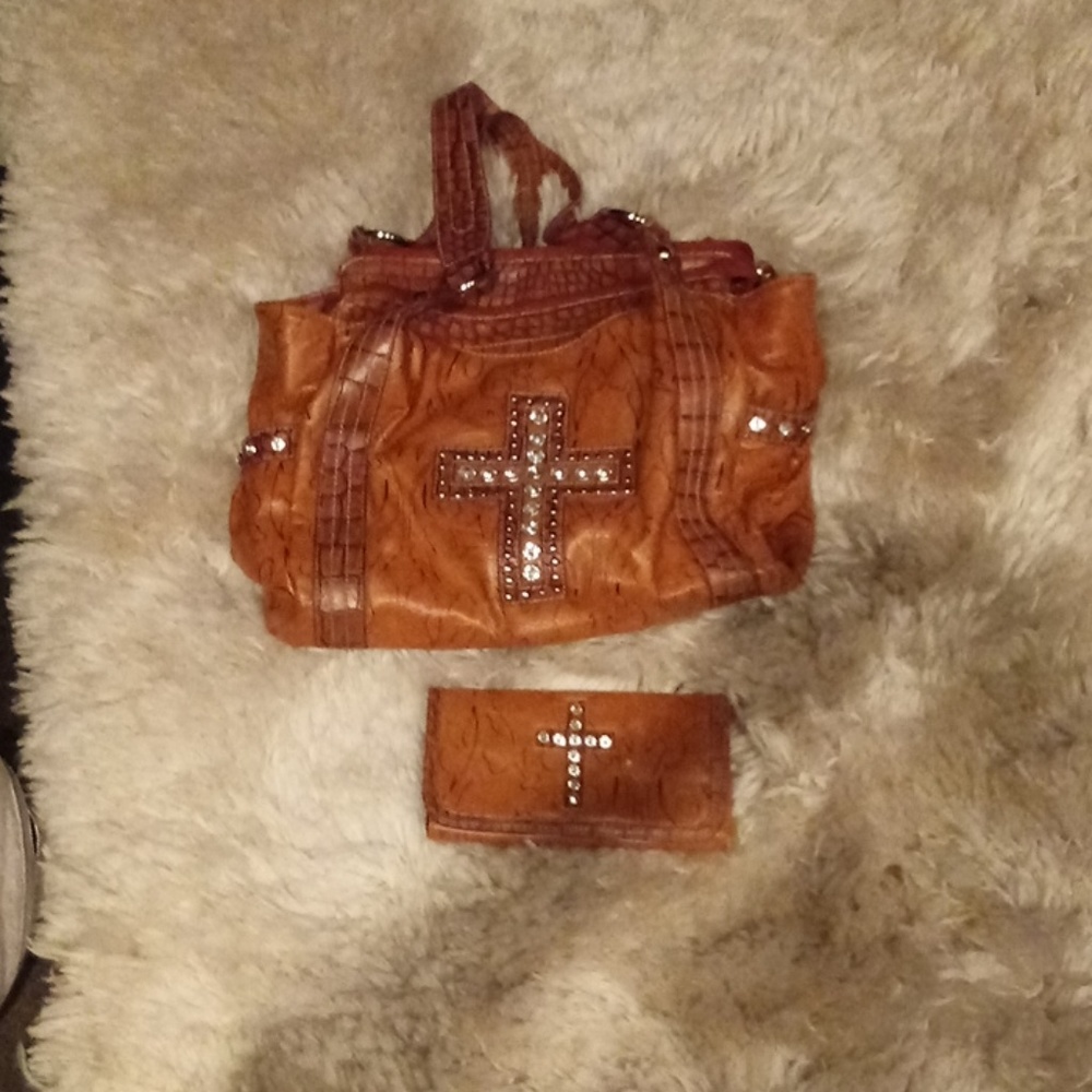 Gently used purse and matching wallet